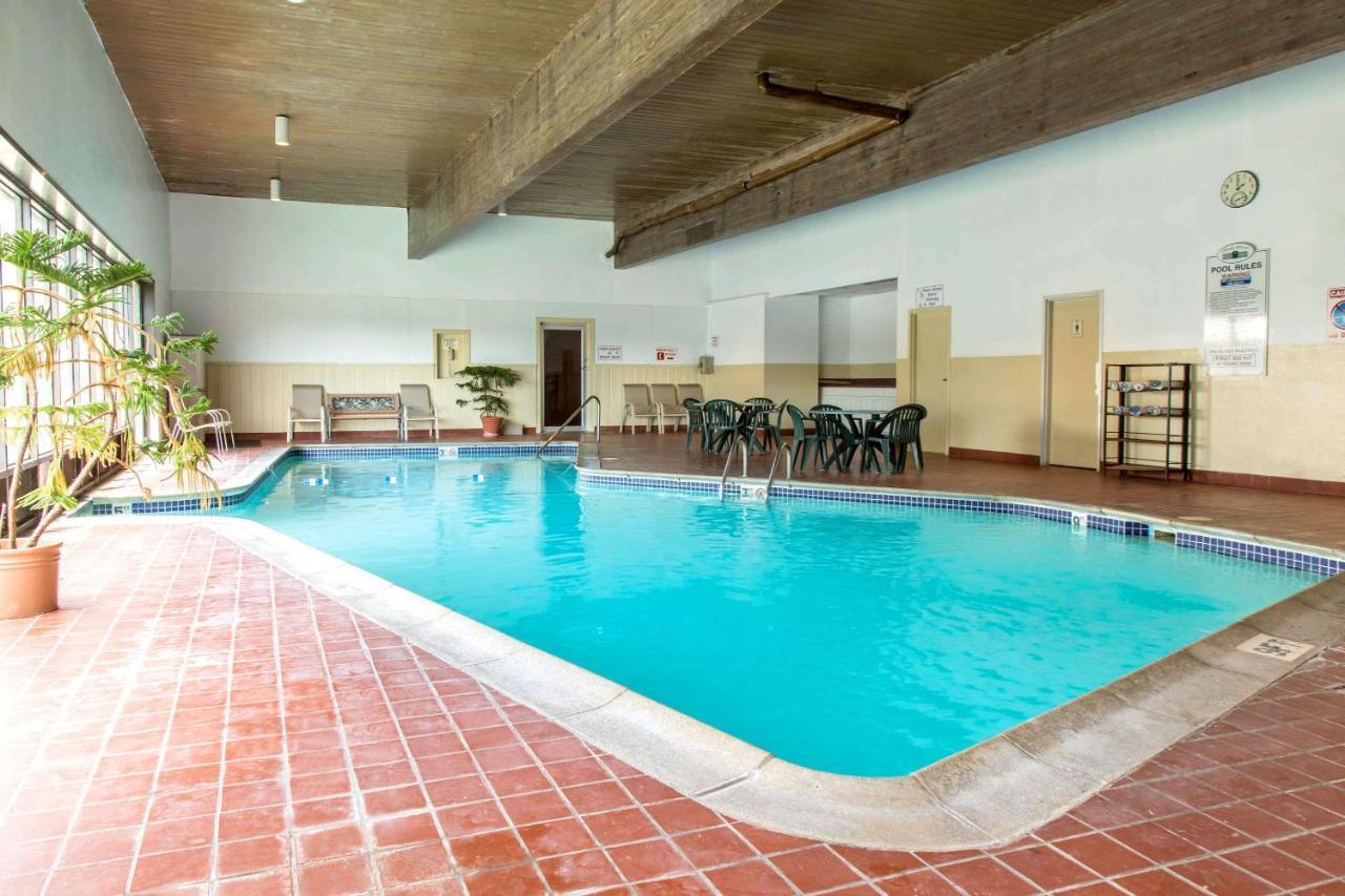 Quality Inn Виндзор Локс Экстерьер фото